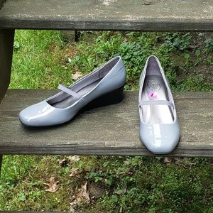 Life Stride Gray Heels